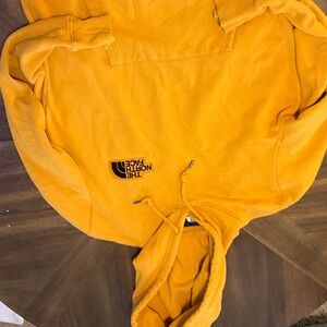 💛 The North Face Yellow Pullover Hoodie 💛